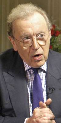 Sir David Frost, British broadcaster (That Was the Week That Was, dies at age 74